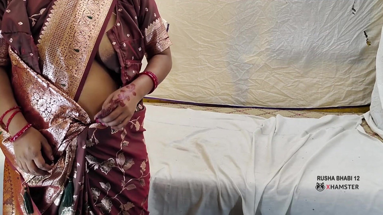 RUSHA BHABI: 집에 없는 모든 체위에서 섹스하는 Saree