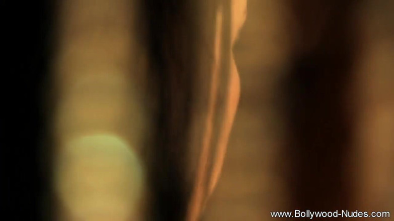 Bollywood Nudes: Соблазнение движением из Индии