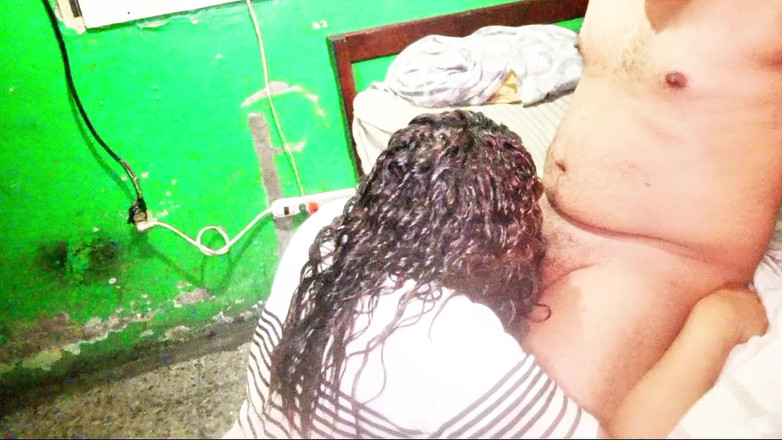 Milfta boohot: 私の大きなお尻の継母の売春婦が私に良いフェラチオをしてくれます