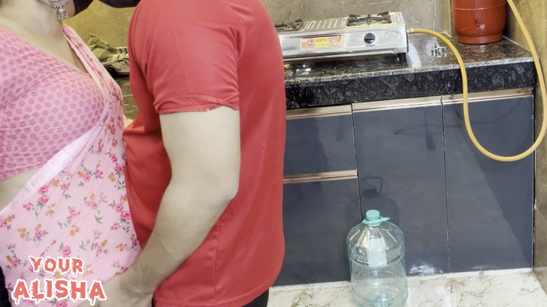 Your Alisha: Jija baise sa sexy Saali dans la cuisine