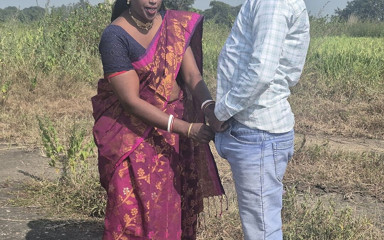 Hotty Sajina: Une villageoise mariée se fait baiser dans la nature par...