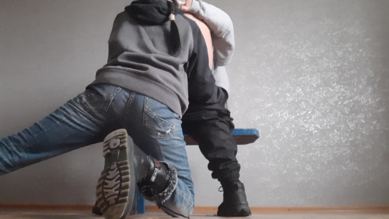 Lesbian-candys: Я лизав дупу свого вчителя для здачі іспиту