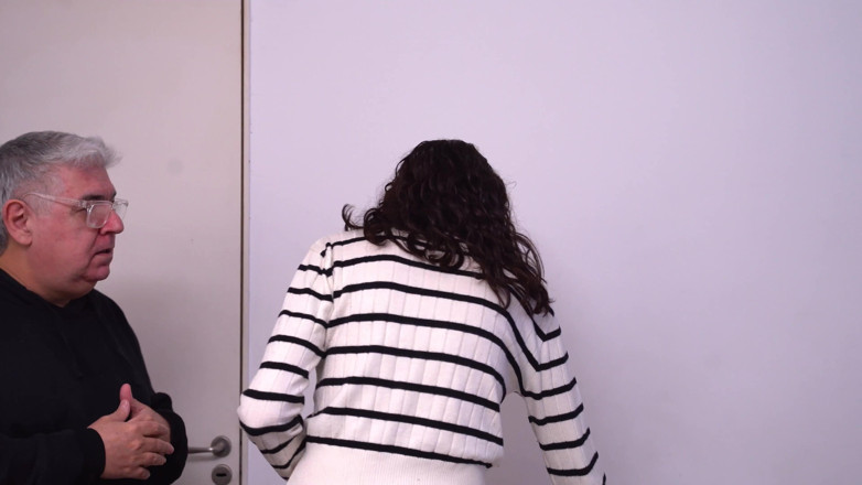 Limon producciones: Massage Therapist Leaves Patient Alone, and the Electrician Finishes the...