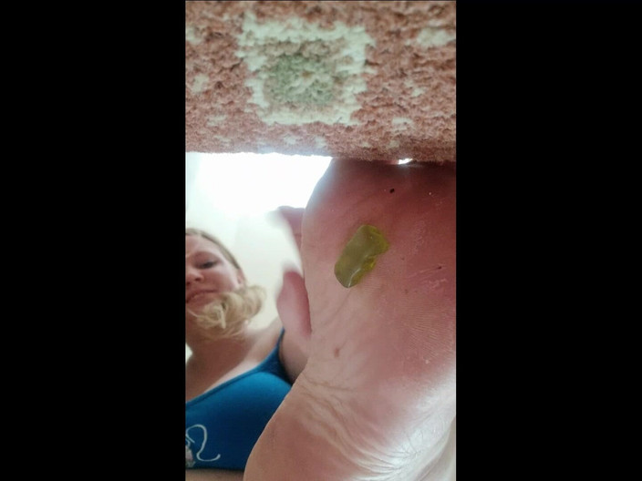 Julie_Bliss: Julie Bliss - cewek raksasa - petak umpet