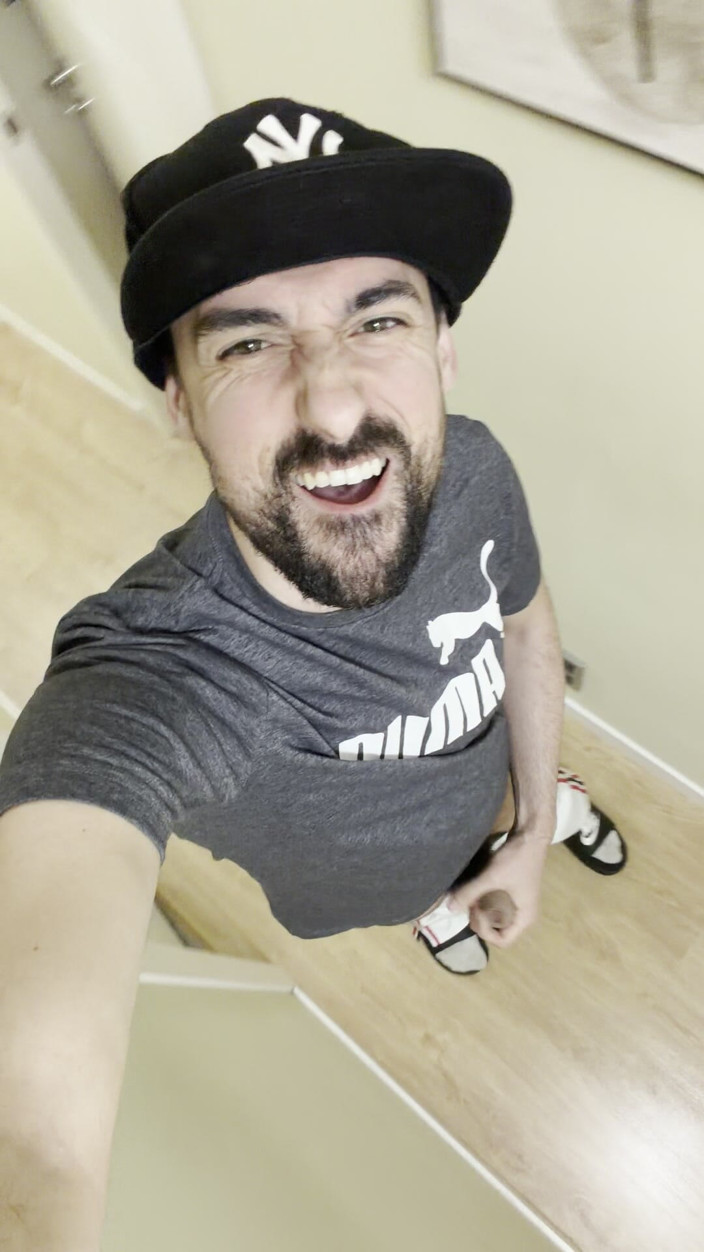 Liam Harding: Hot Stepdaddy Showing Big Cock