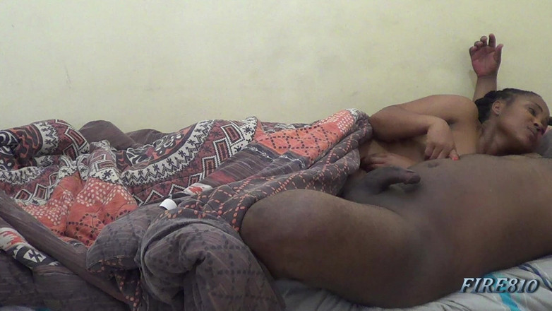 Fire810: Dick Bawi Się I Głaska Podczas Głębokiego Całowania, a Następnie...