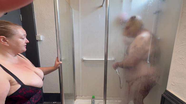 Aaexperiencesltd: Домина Satana и Поросенка Satana в душе.