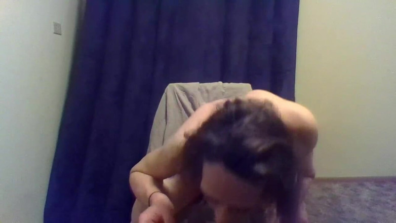 LilTaste: Transsexuală devorând paste (flămândă/excitată/obosită/acid Reflux/gripă)