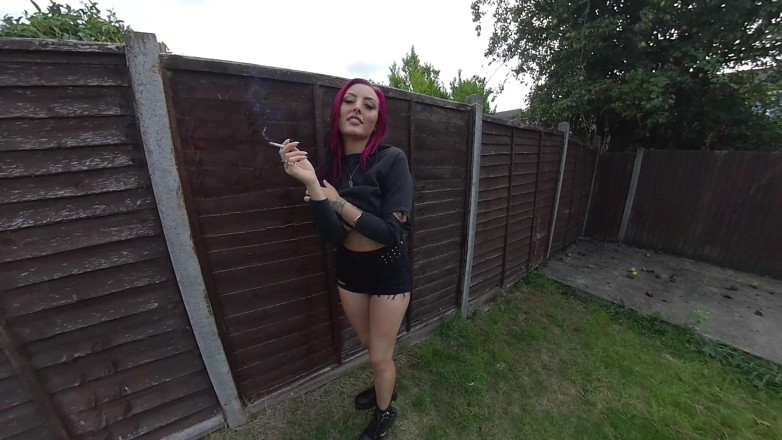 VR smokers HD-2D Videos Only: Sophie Aurelia - Grădina cu interviu