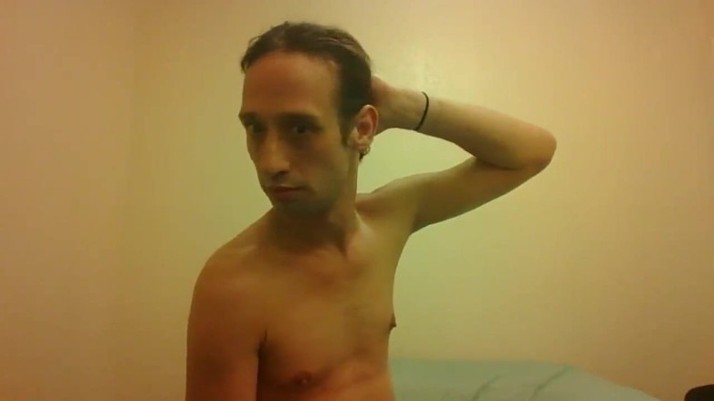 LilTaste: Topless transgirl moviendo sus orejas libres de manos
