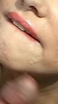 Petite Teen Ride and Fuck in the Car Outdoor
