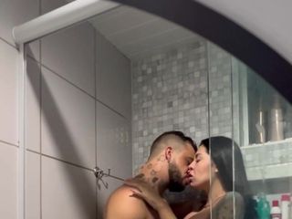 Drii Cordeiro: シャワーで彼女のボーイフレンドとセックスをする
