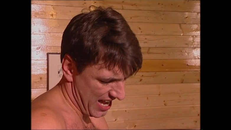 Muschi movie official: Neukpartij in missionarishouding met benen wijd uitgespreid