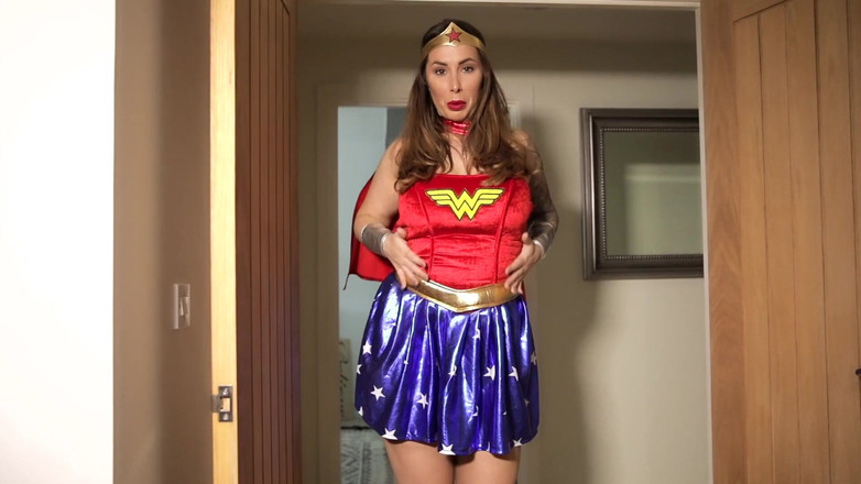 Paige Turnah: 奇迹女郎是她来让你硬，并确保你有有史以来最好的手淫
