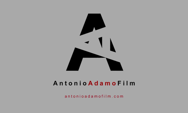 Antonio Adamo Film: Blonďatá MILFka má zlomený zadek cizincem v baru