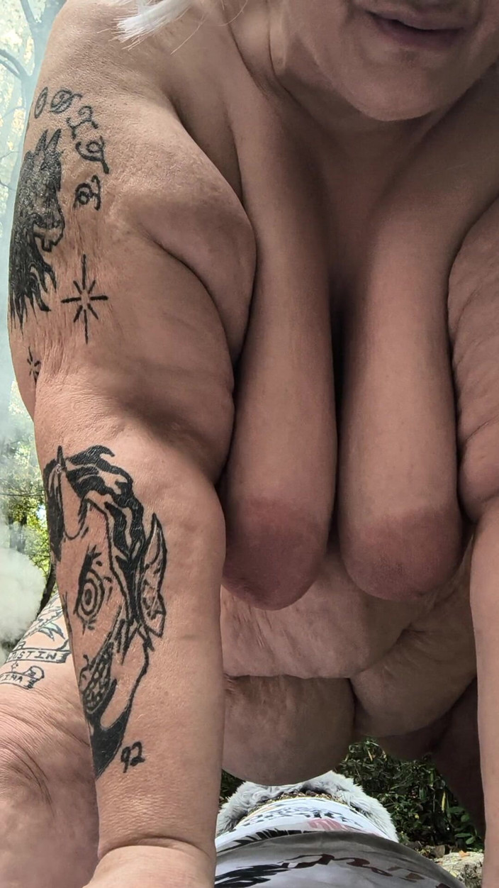 HerculesnVENUS: Woods si nenek yang lebih muda ngentot dari belakang kayak...