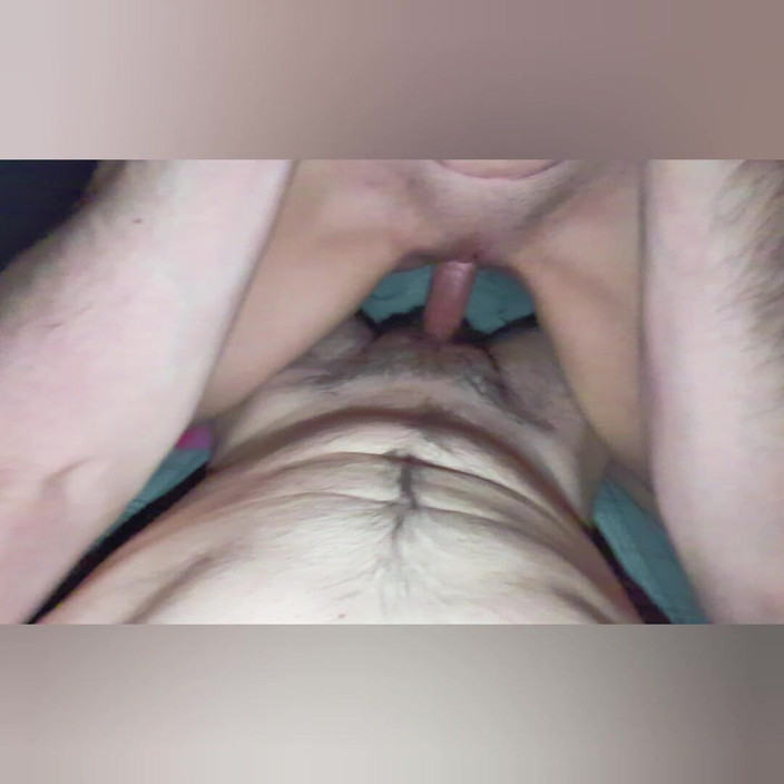 Coupleoffreaks13: Ateşli üvey anne amını yedirmeden önce büyük yarağı emiyor sikine binmek için...