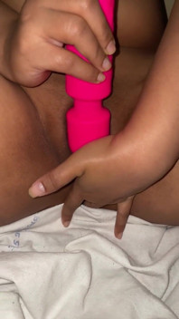 Ehefrau mit vibrator und harten fingern