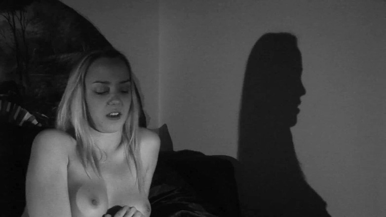 Toy Sluts: Loira beleza controlando orgasmo