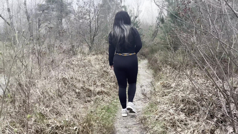 Ariana Faye: Ngentot di depan umum hampir kepergok