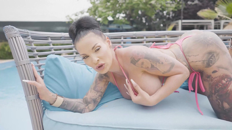 Big Boobs Babe: My Stepmom with Monster Horns Makes Me Hot