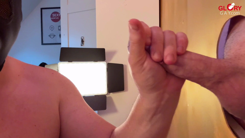 GLORYHOLEGAYS: Visita secreta al gloryhole: el esposo no pudo soportar - ¡lo que...