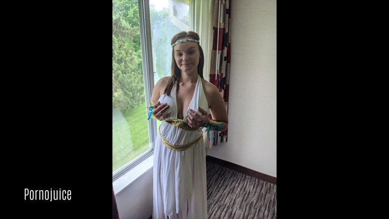 PornoJuice: Tonya von Troy lutscht schwarzen schwanz