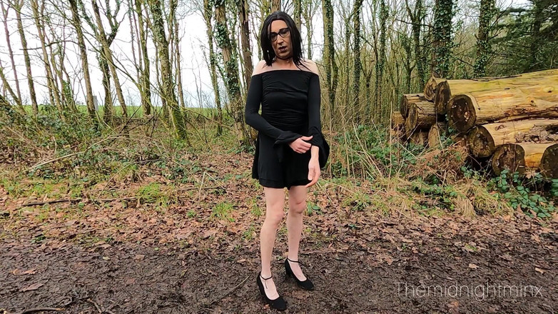 The Midnight Minx: Gotik travesti ormanda azgın