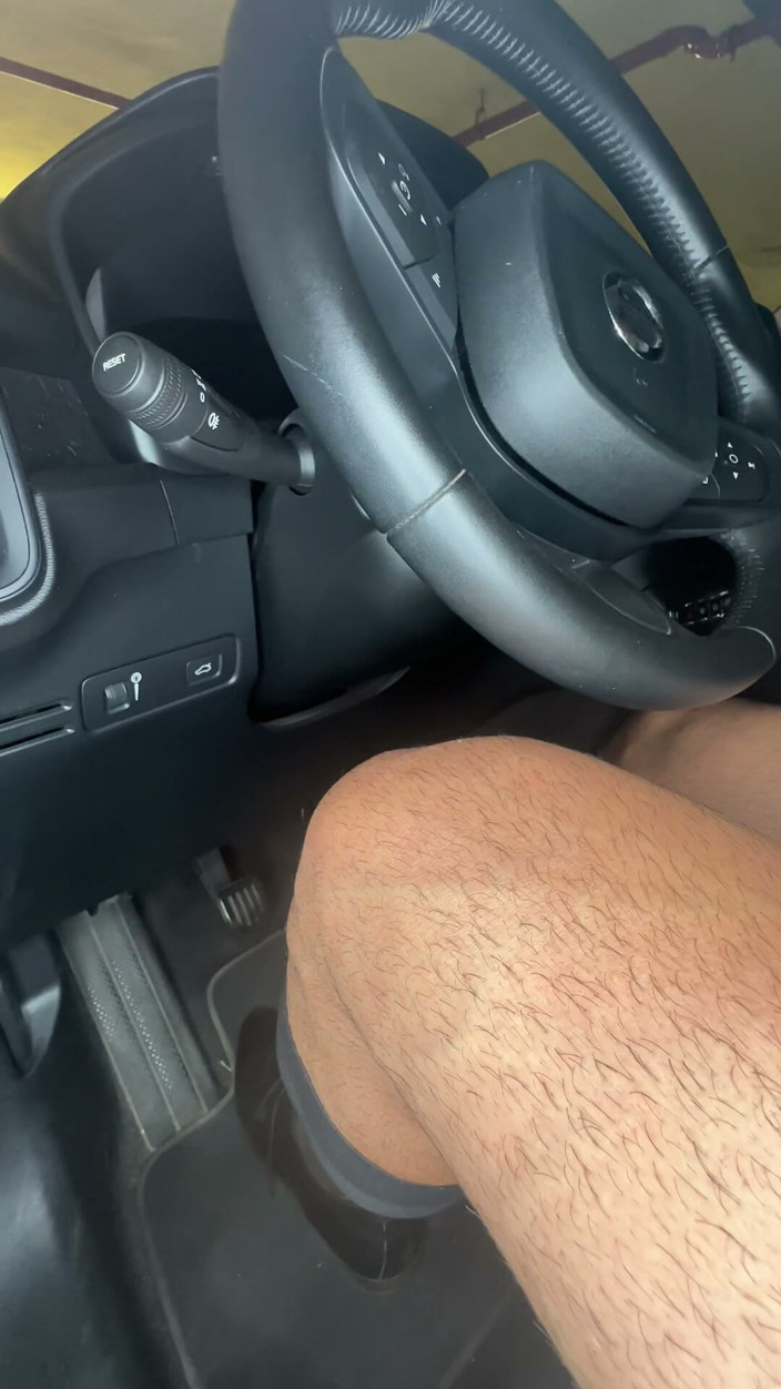 MaelHunter: Playing in Socks in the Car