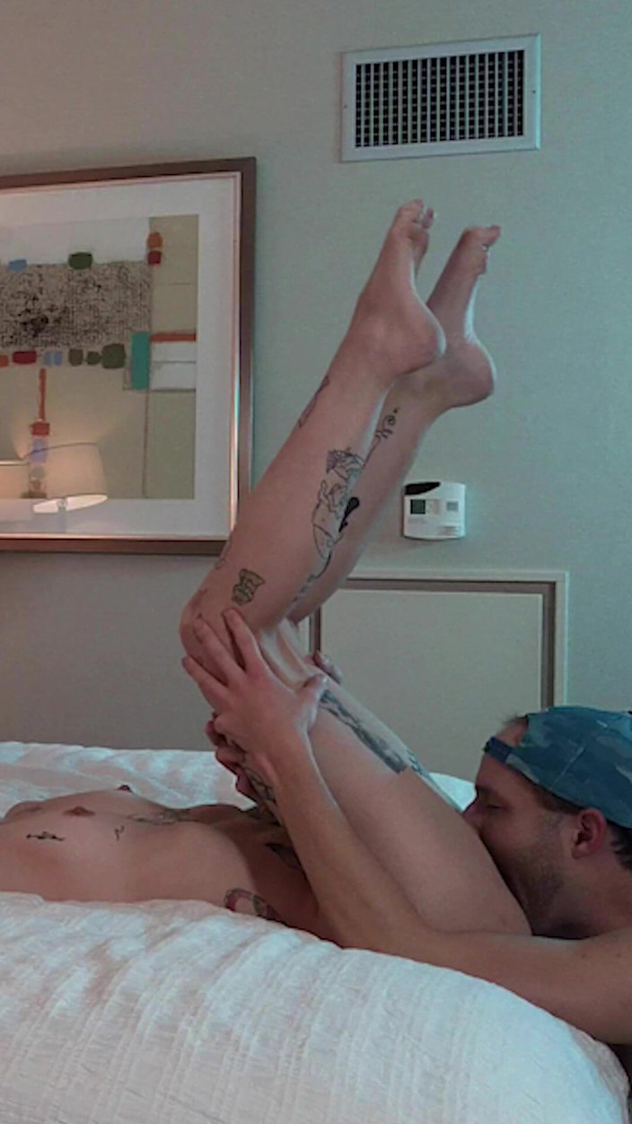 Hot Jake Grand: Memakan memek remaja bertato mungil - kompilasi 3