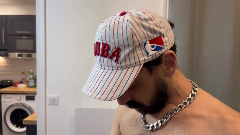 Melad Paris: Mengunjungi pantatnya