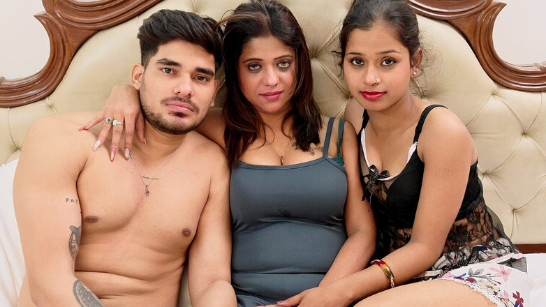 Baby Tina: Güzel Desi Hintli kız yakışıklı oğlan videosuyla sert sikişiyor (srimoyee)