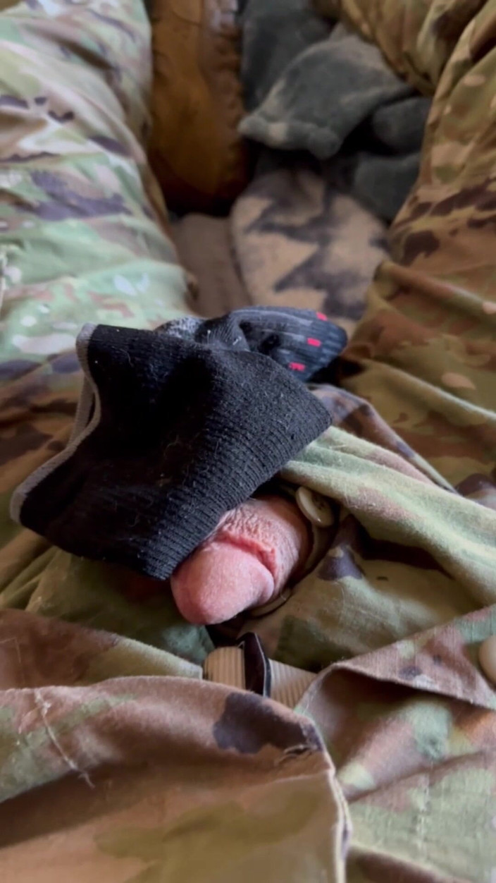 Gay Soldier Stuff: Tentara bersantai di hari Jumat - tentu saja ini akan melibatkan...