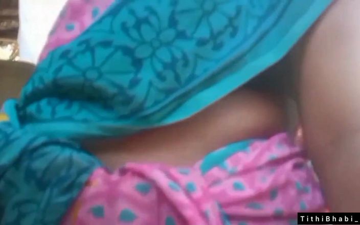 Ridowan: Bangladeschische bhabi zeigt ihrer nachbarin ihre möpse.