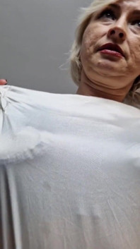 Dildo kemurungan besar dalam muff saya lagi