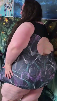 Helping Sexy SSBBW Into Tight Swimsuit