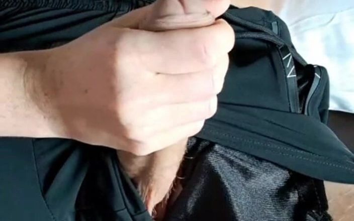 SkinnyWithAHugeDick: Ihre kleinen hände lassen mich wirklich schnell von weich bis...