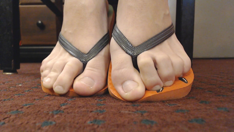 Abby Anna: Abby's feet flip-flop closeups