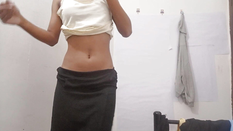 desigirl93: 紧致的亚洲毛茸茸的阴户射在坚硬的鸡巴上