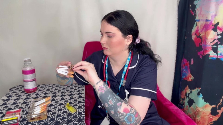 MissFFW: Hemşire iki kadın bir kadın aynı anda birden fazla sigara...