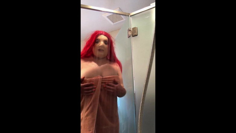 Deanna Doll: Deanna CD Doll duş alıyor