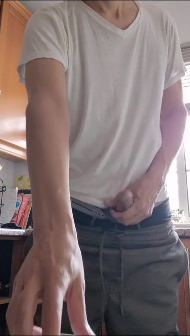 Rafael Torreano: 在厨房撸管并吞下我的精液