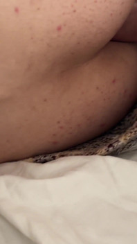 Evgeny Twink destruye el estrecho culo del chico Asta con una gran polla
