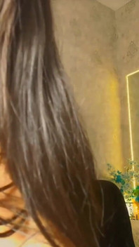 Fumegante mulher com tesão brinca com sua buceta gorda