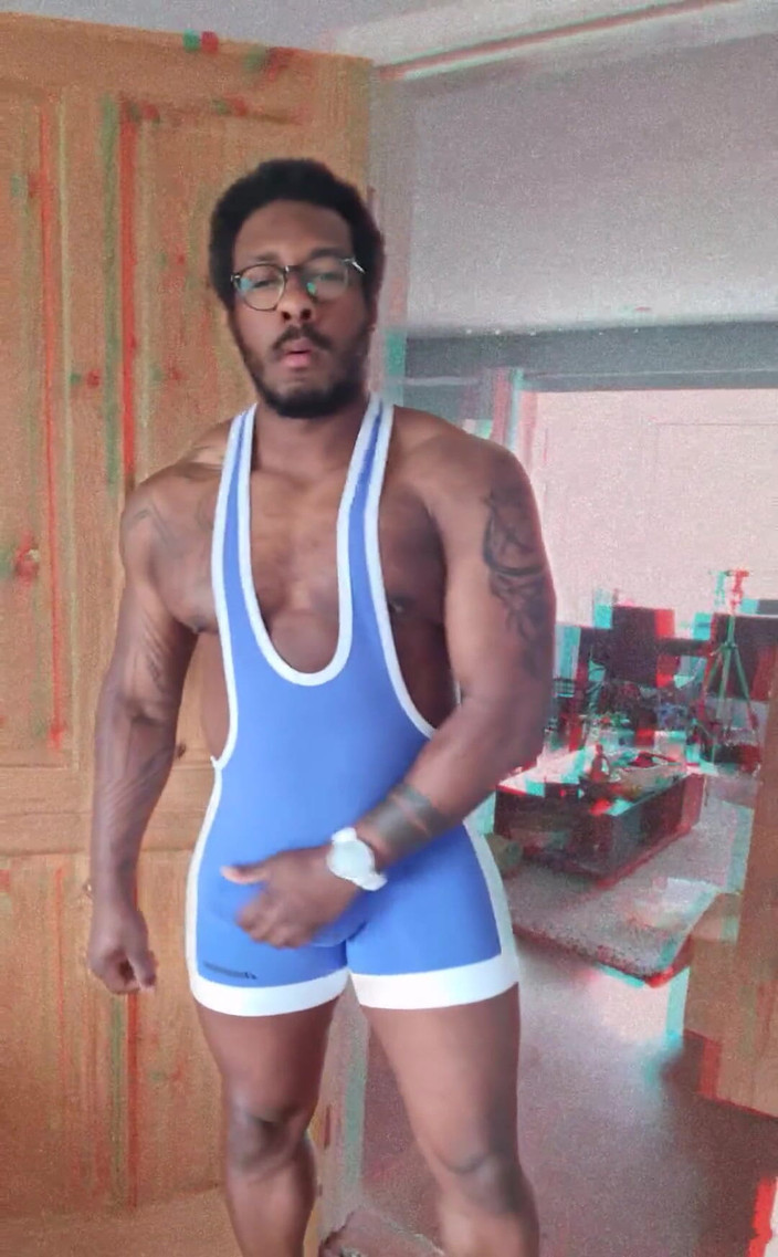 Amadeus: 今は青が好きかもしれません。膨らみが大きく見えます