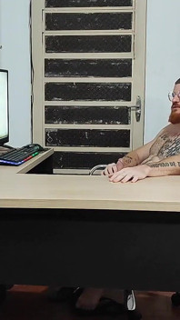 バックステージ・ハードコア、ホットな尻を毛皮で