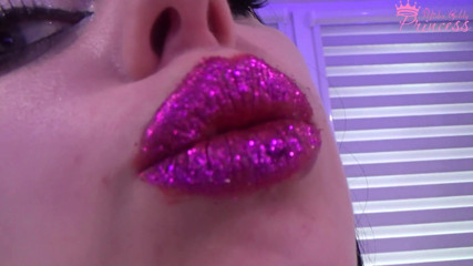 Goddess Misha Goldy: Tachinare cu ruj cu sclipici violet