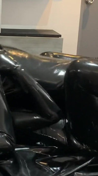 Il nostro primo video porno di sempre - alex latex