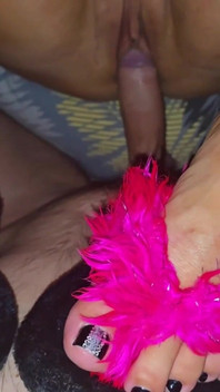 Macecha v žabkách potěší svého nevlastního syna