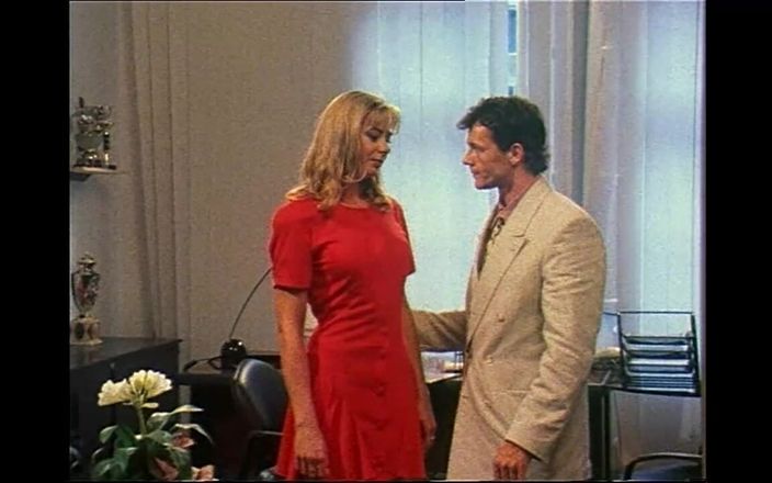 XTime Vod: ホワイト・ビーナスとケリー・トランプ。キャリア痴女